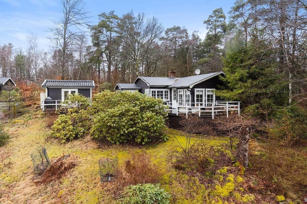 Åsljunga Peaceful Getaway In The Woods W/ Fireplace מראה חיצוני תמונה